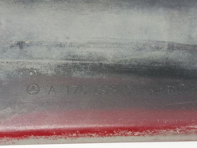 Placa sobreposta (moldura) externa direita de acesso A1766980154 MERCEDES