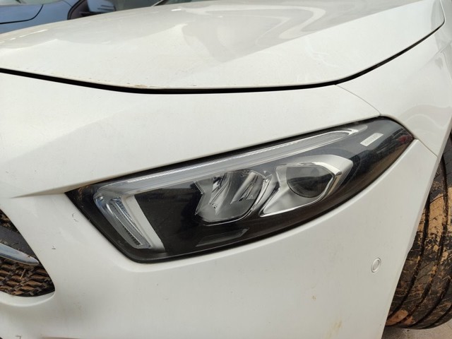 Luz esquerda A1779060101 MERCEDES