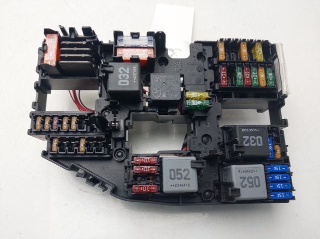 Unidade de dispositivos de segurança para Mercedes A V177