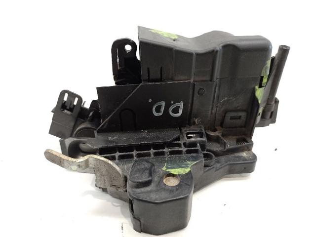 Fecho da porta dianteira direita A2027204435 MERCEDES