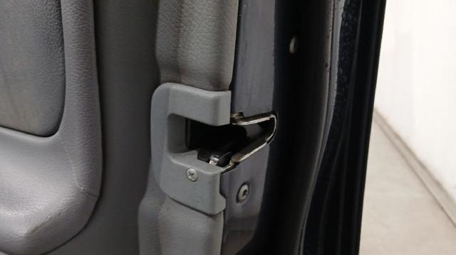 Fecho da porta dianteira direita A2027204435 MERCEDES