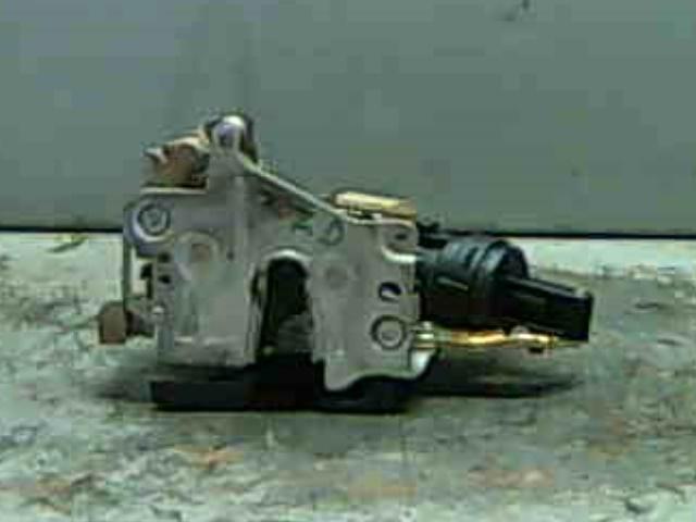 Fecho da porta traseira direita A2027300635 MERCEDES