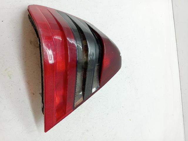 Lanterna traseira esquerda A2028201966 MERCEDES
