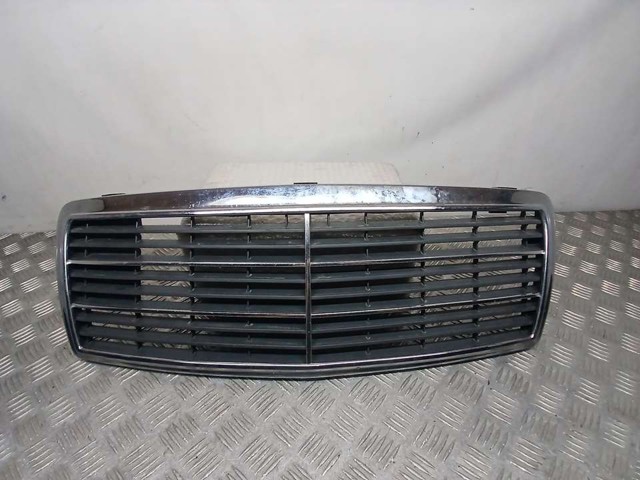 Grelha do radiador A2028880323 MERCEDES