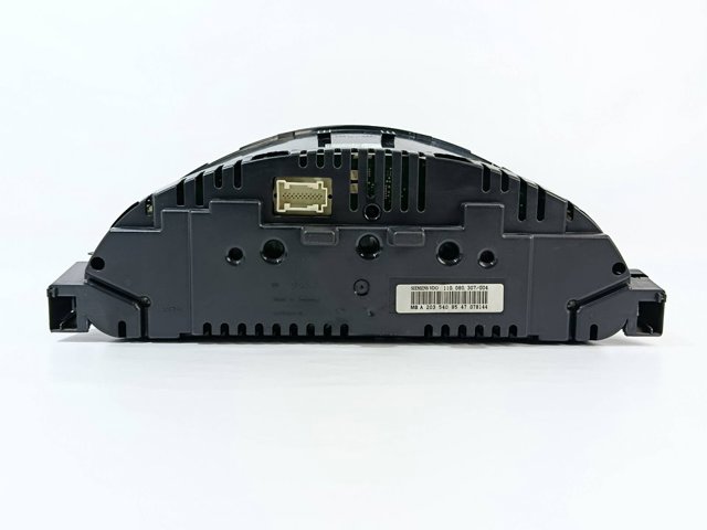 Painel de instrumentos (quadro de instrumentos) A2035409547 MERCEDES