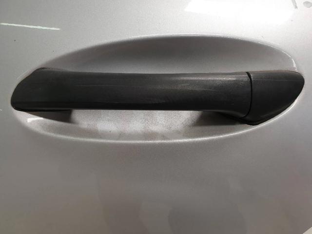Maçaneta externa esquerda da porta traseira A2037660502 MERCEDES