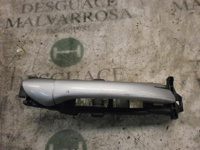 Maçaneta externa direita da porta traseira A2037660602 MERCEDES