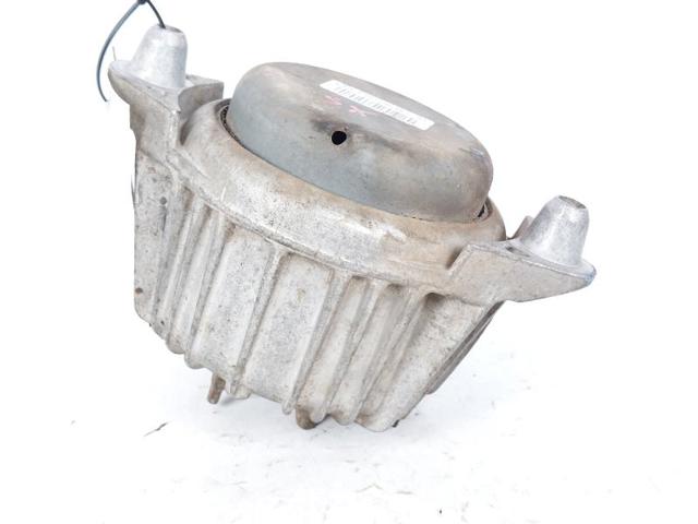 Coxim (suporte) esquerdo de motor A2042404817 MERCEDES
