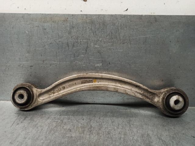 Braço oscilante superior direito de suspensão traseira A2043503406 MERCEDES