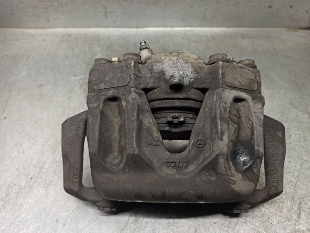 Suporte do freio dianteiro esquerdo A2044213181 MERCEDES