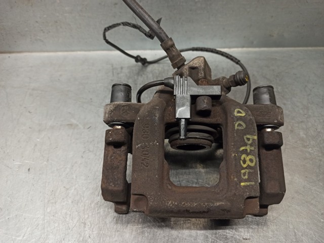 Suporte do freio traseiro direito A2044231281 MERCEDES