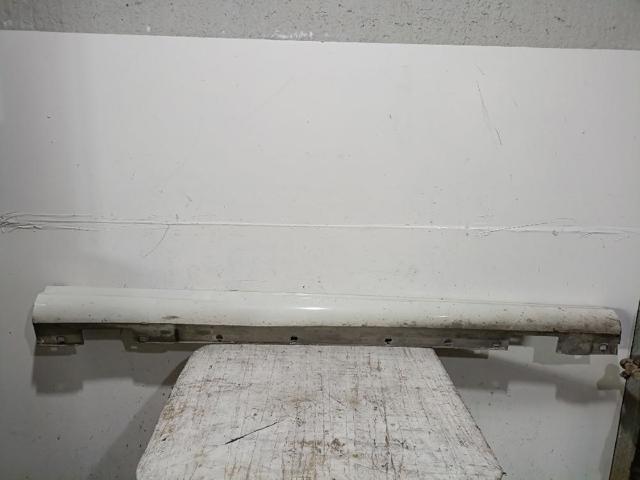 Placa sobreposta (moldura) externa direita de acesso A20469814549999 MERCEDES