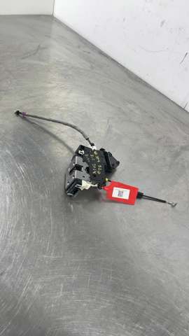 Fecho da porta dianteira direita A2047203035 MERCEDES