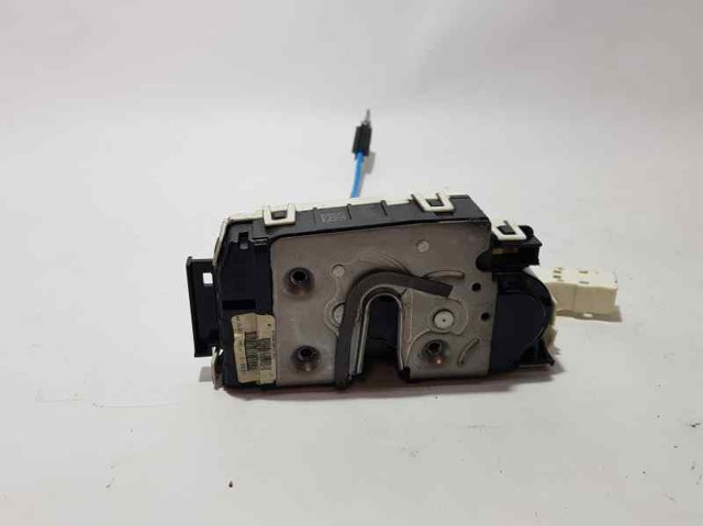 Fecho da porta dianteira direita A2047203035 MERCEDES