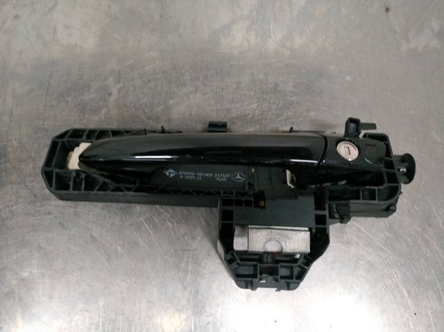 Suporte de maçaneta externa da porta dianteira esquerda A2047600534 MERCEDES