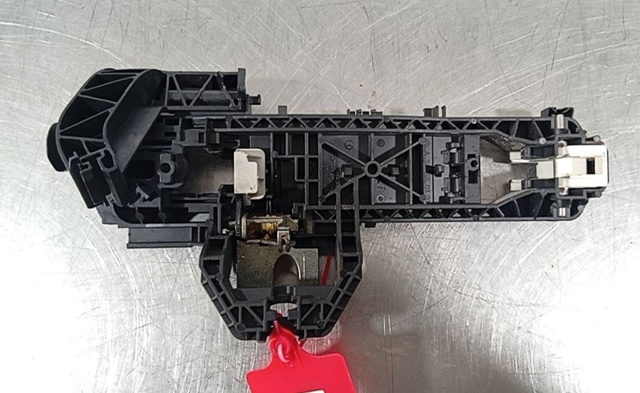 Suporte de maçaneta externa da porta traseira esquerda A2047602134 MERCEDES