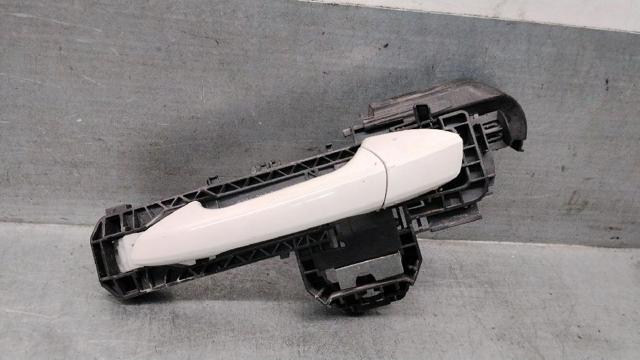 Suporte de maçaneta externa da porta traseira esquerda A2047602534 MERCEDES