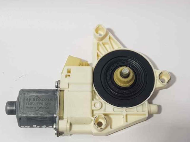 Motor de acionamento de vidro da porta dianteira esquerda A2048200142 MERCEDES