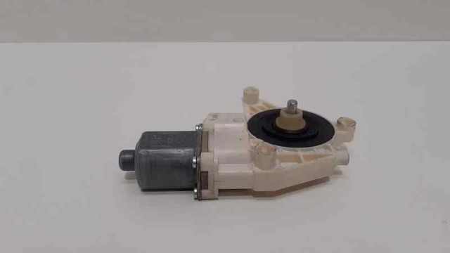 Motor de acionamento de vidro da porta dianteira esquerda A2048200142 MERCEDES