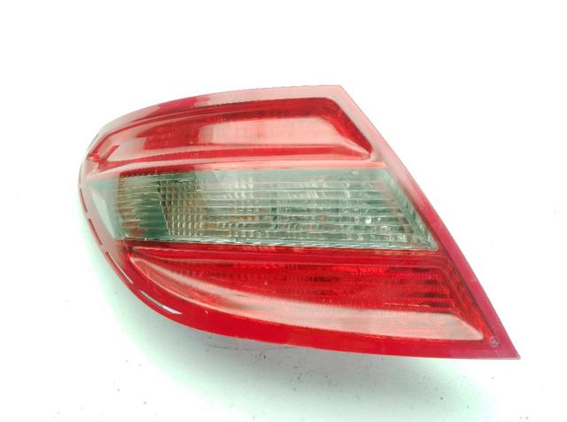 Lanterna traseira esquerda A2049068502 MERCEDES