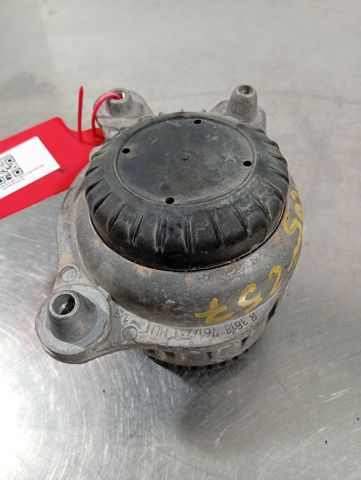 Coxim (suporte) direito de motor A2052406717 MERCEDES