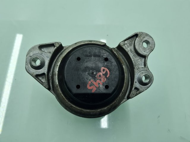 Coxim (suporte) direito de motor A2052407900 MERCEDES