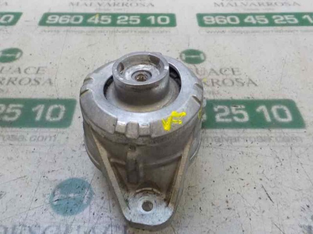 Coxim (suporte) direito de motor A2052407900 MERCEDES