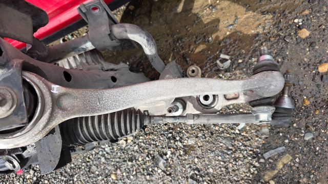 Braço oscilante inferior esquerdo de suspensão dianteira A2053301505 MERCEDES