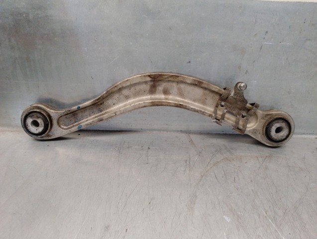 Braço oscilante superior direito de suspensão traseira A2053506203 MERCEDES