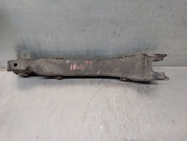 Braço oscilante (tração) longitudinal inferior esquerdo/direito de suspensão traseira A2053506303 MERCEDES