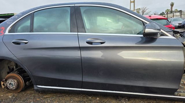 Porta dianteira direita A2057200205 MERCEDES