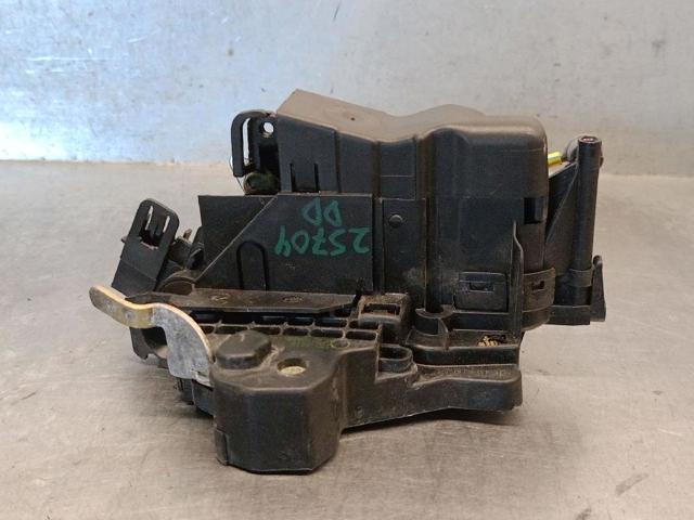Fecho da porta dianteira direita A2087200435 MERCEDES