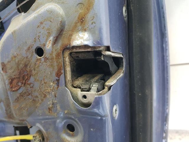 Fecho da porta dianteira direita A2087200435 MERCEDES