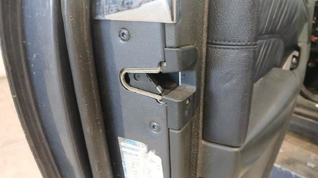 Fecho da porta dianteira esquerda A2097200135 MERCEDES
