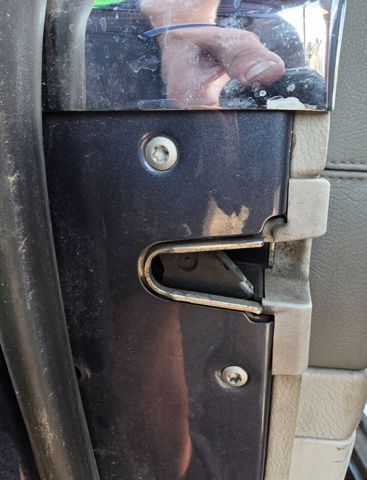 Fecho da porta dianteira esquerda A2097200135 MERCEDES