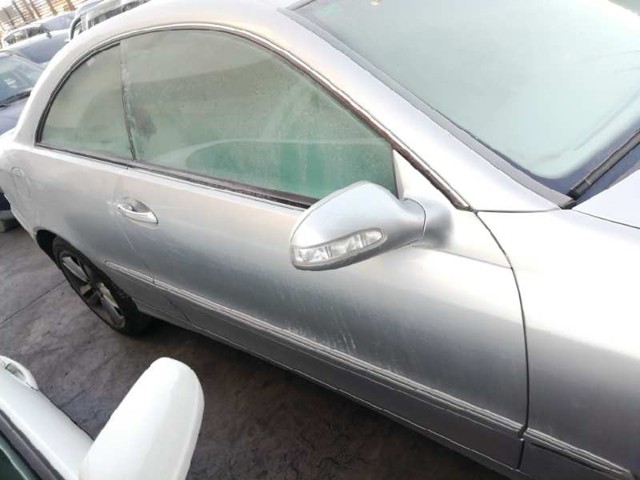 Porta dianteira direita A2097200205 MERCEDES