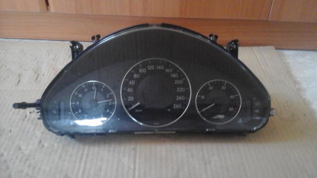 Painel de instrumentos (quadro de instrumentos) A2115403447 MERCEDES