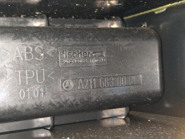 Botão de ativação do sinal de emergência A2116803152 MERCEDES