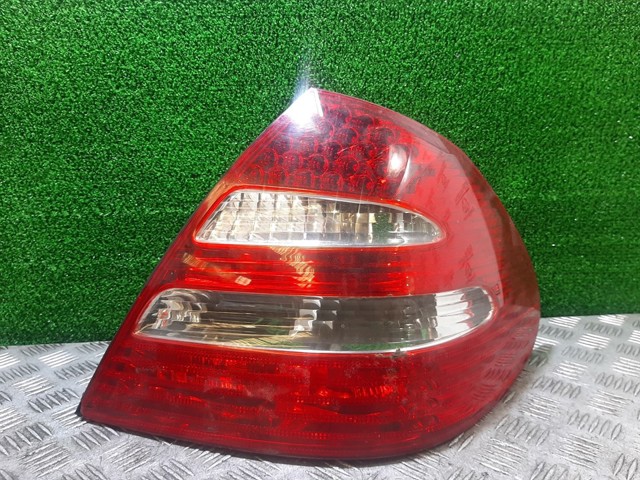 Lanterna traseira direita A2118200664 MERCEDES