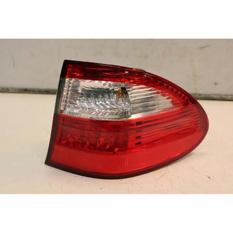 Lanterna traseira direita externa A2118201664 MERCEDES
