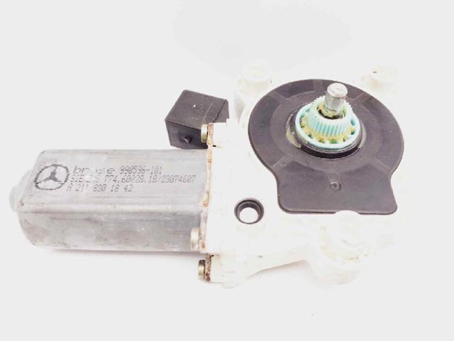 Motor de acionamento de vidro da porta dianteira direita A2118201842 MERCEDES