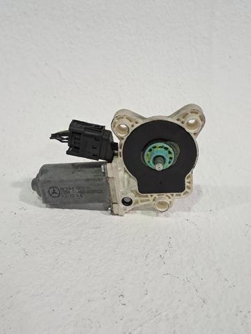 Motor de acionamento de vidro da porta dianteira direita A2118201842 MERCEDES
