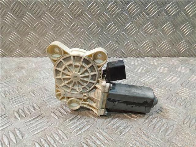 Motor de acionamento de vidro da porta dianteira direita A2118201842 MERCEDES