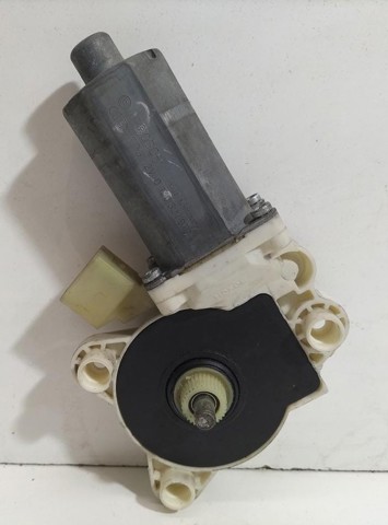 Motor de acionamento de vidro da porta dianteira esquerda A2118202942 MERCEDES