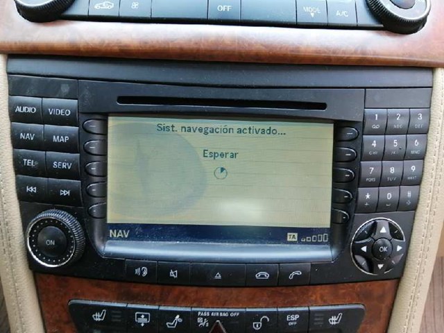 Aparelhagem de som (rádio AM/FM) A2118204197 MERCEDES