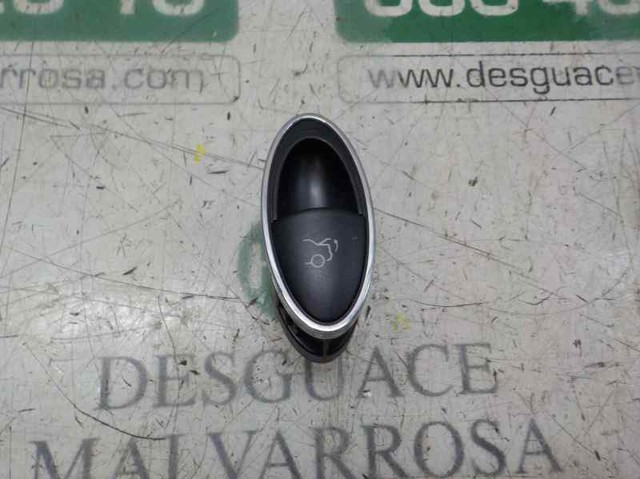 Botão de salão de acionamento de tampa de porta-malas (de 3ª/5ª porta (de tampa de alcapão) A21182103797C45 MERCEDES