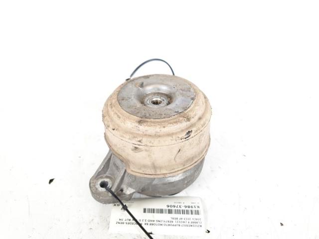Coxim (suporte) esquerdo de motor A2122403017 MERCEDES