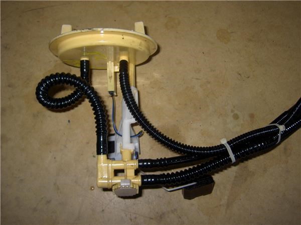 Sensor esquerdo do nível de combustível no tanque A2124700400 MERCEDES