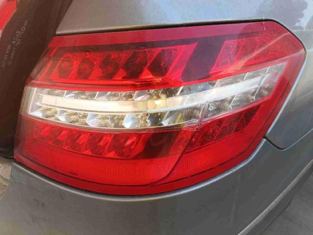 Lanterna traseira direita externa A2129060658 MERCEDES