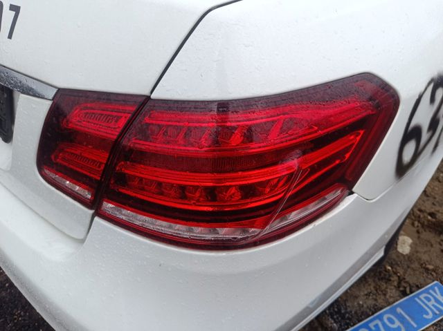 Lanterna traseira direita externa A2129060803 MERCEDES